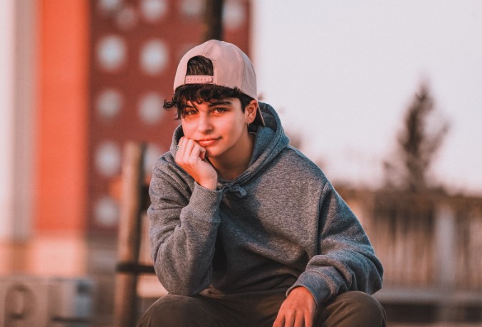 Які кепки підходять до овального обличчя Які кепки підходять до овального обличчя