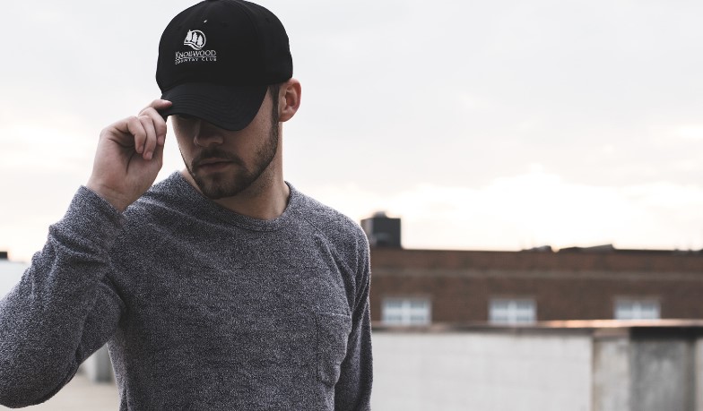 Які кепки підходять до круглого обличчя Які кепки підходять до круглого обличчя