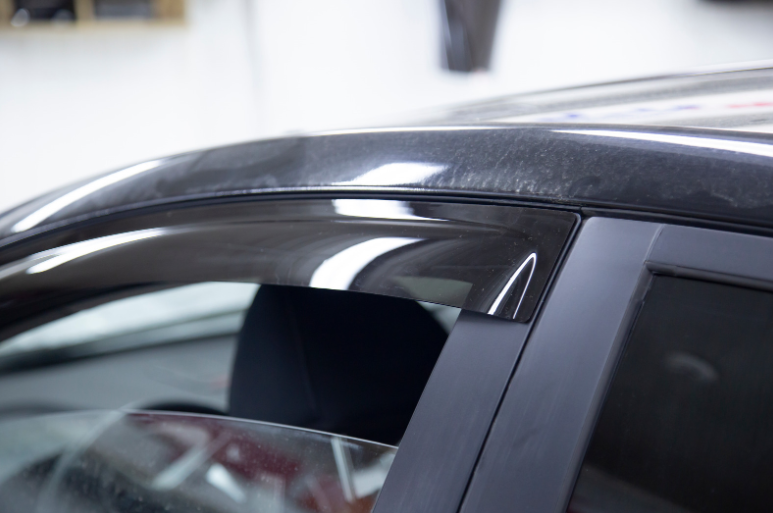 зачем дефлекторы окон